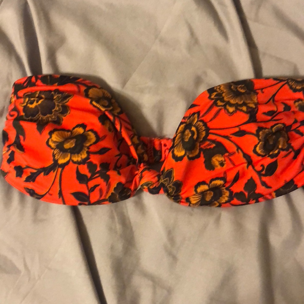 Bikini top.